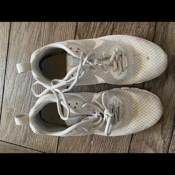 Nike shoes - Picture 3 of 5